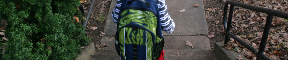 Vuelta a clases: Los peligros de llevar una mochila demasiado pesada