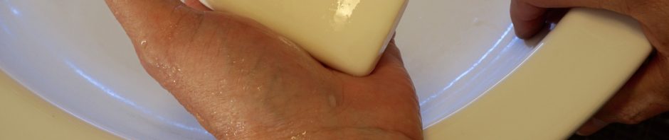 ¿Es mejor el jabón o el alcohol gel para desinfectar las manos?