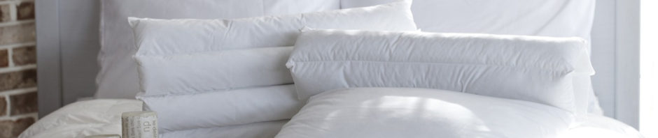 Los inesperados beneficios de dormir con una almohada entre las piernas