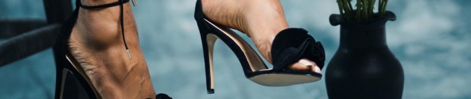 Los riesgos de usar zapatos con tacones altos con mucha frecuencia