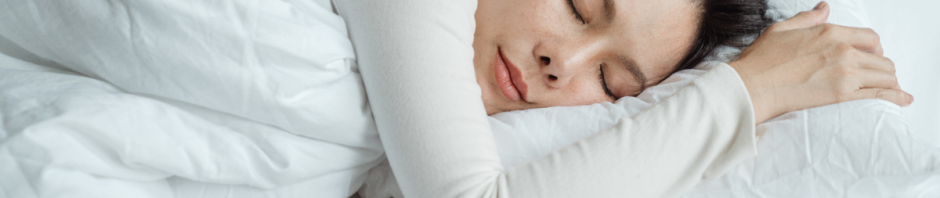 Consejos para dormir una siesta reparadora y sus beneficios en la salud