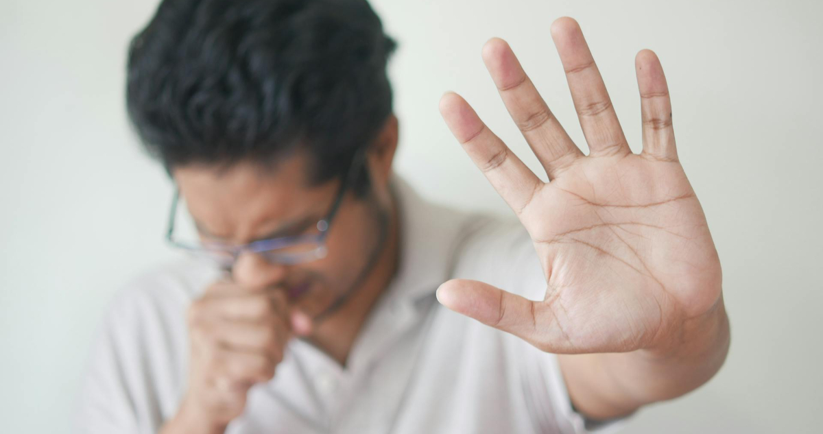 ¿Qué hacer si alguien se atraganta con comida? Consejos para aplicar la maniobra de Heimlich 