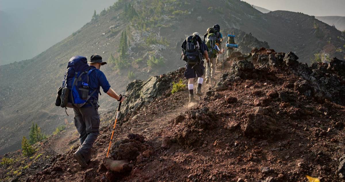 Ejercicio ideal para primavera: beneficios del trekking y consejos para practicarlo de forma segura